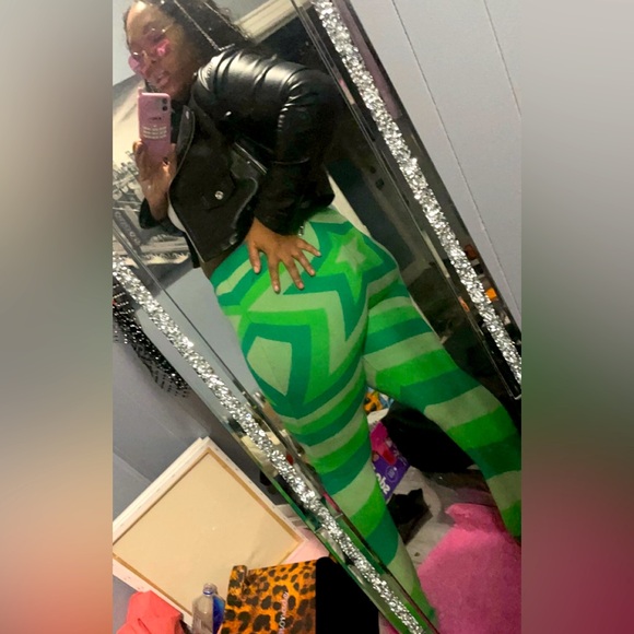 Fashion Nova Pants - Green star power pants from dollz kill